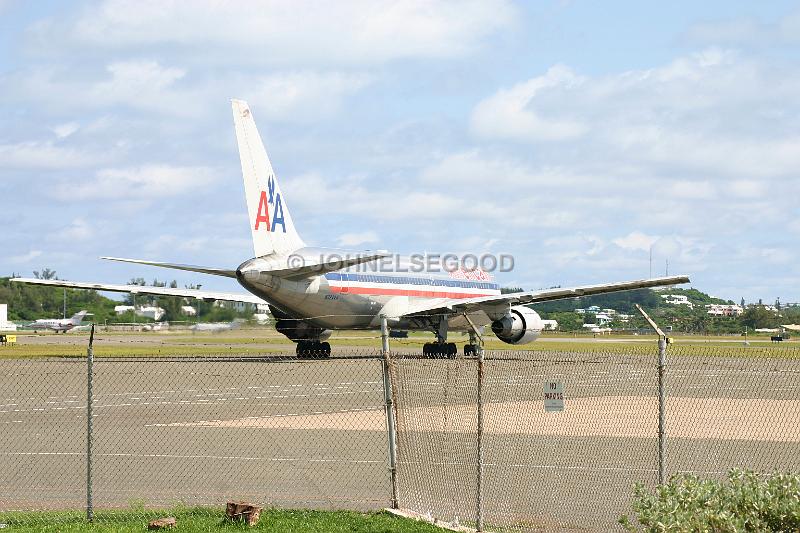 IMG_JE.AI08.JPG - American Airlines ready for Take Off, Bermuda International Airport