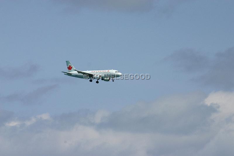 IMG_JE.AI10.JPG - Air Canada plane coming into Bermuda