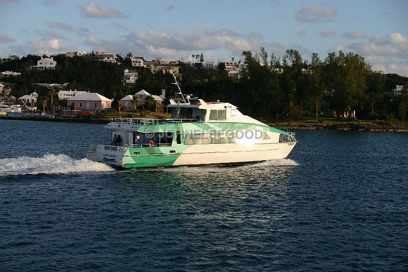 IMG_JE.FE21.JPG - Fast Ferry Tempest in Hamilton Harbour, Bermuda