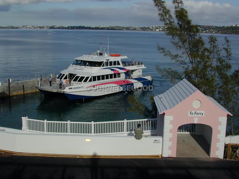 IMG_JE.FE27.JPG - Fast Ferry Serenity pulling into Rockaway, Bermuda