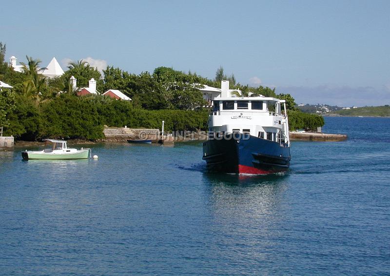 IMG_JE.FE36.jpg - Ferry in Great Sound, Bermuda