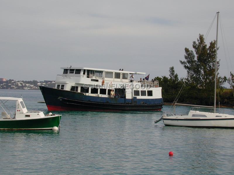 IMG_JE.FE40.jpg - Ferry Sea Venture at Cavello Bay, Bermuda