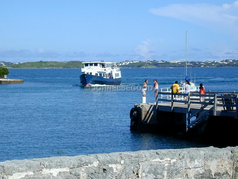 IMG_JE.FE44.jpg - Ferry approaching Cavello Bay, Bermuda