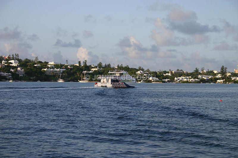 IMG_JE.FE57.jpg - Fast Ferry Venturilla in Hamilton Harbour, Bermuda