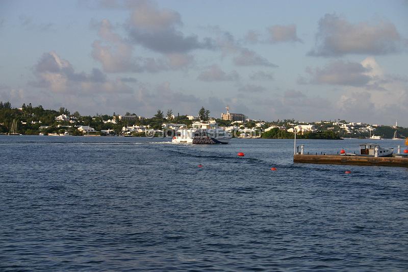 IMG_JE.FE63.jpg - Fast Ferry Venturilla in Hamilton Harbour, Bermuda