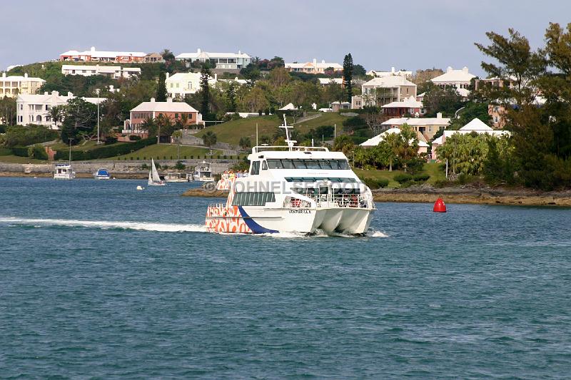 IMG_JE.FE69.jpg - Fast Ferry Venturilla in Hamilton Harbour, Bermuda