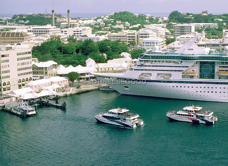 IMG_JE.FE73.jpg - Hamilton Ferry Terminal and cruise ship, from air, Bermuda