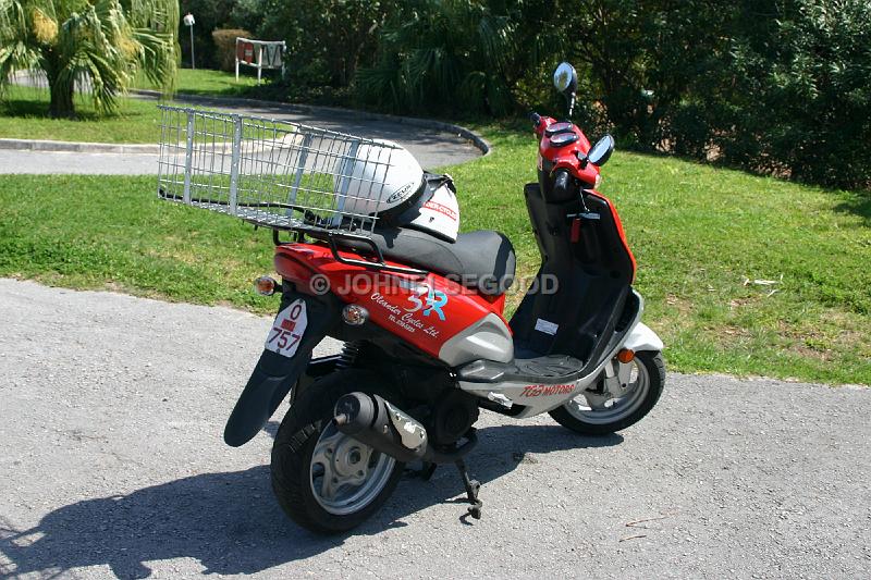 IMG_JE.RB05.jpg - Scooter, tourist transportation, Bermuda