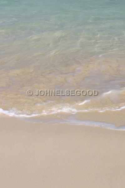 IMG_JE.WAT9.JPG - Crystal clear waters lap the South Shore Beach, Bermuda