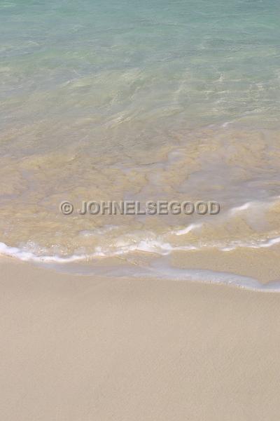 IMG_JE.WAT9.JPG - Crystal clear waters lap the South Shore Beach, Bermuda